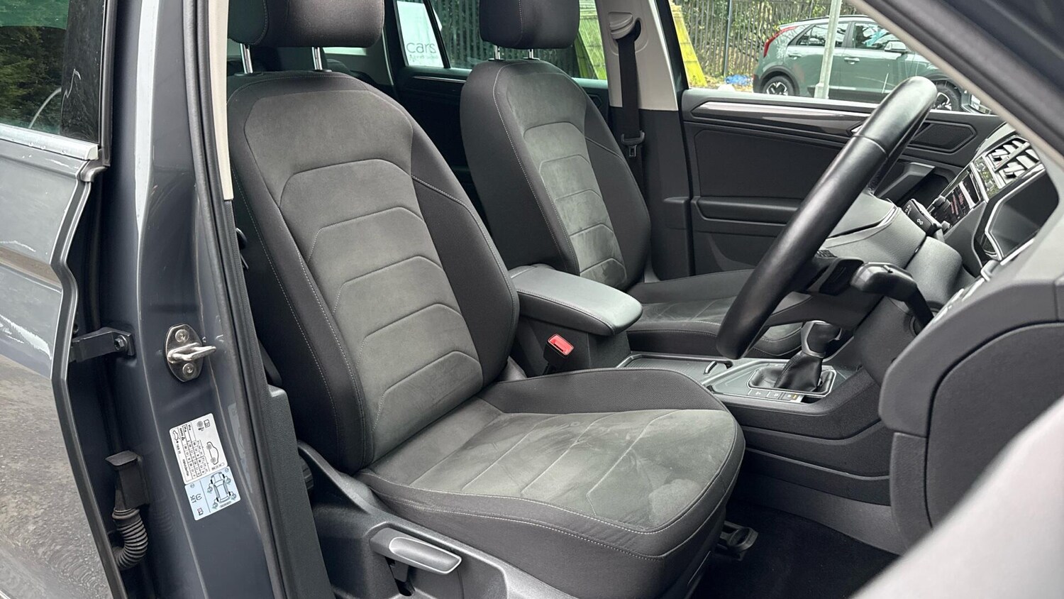 Used Volkswagen Tiguan 2020 for sale - 76772773: Photo 32