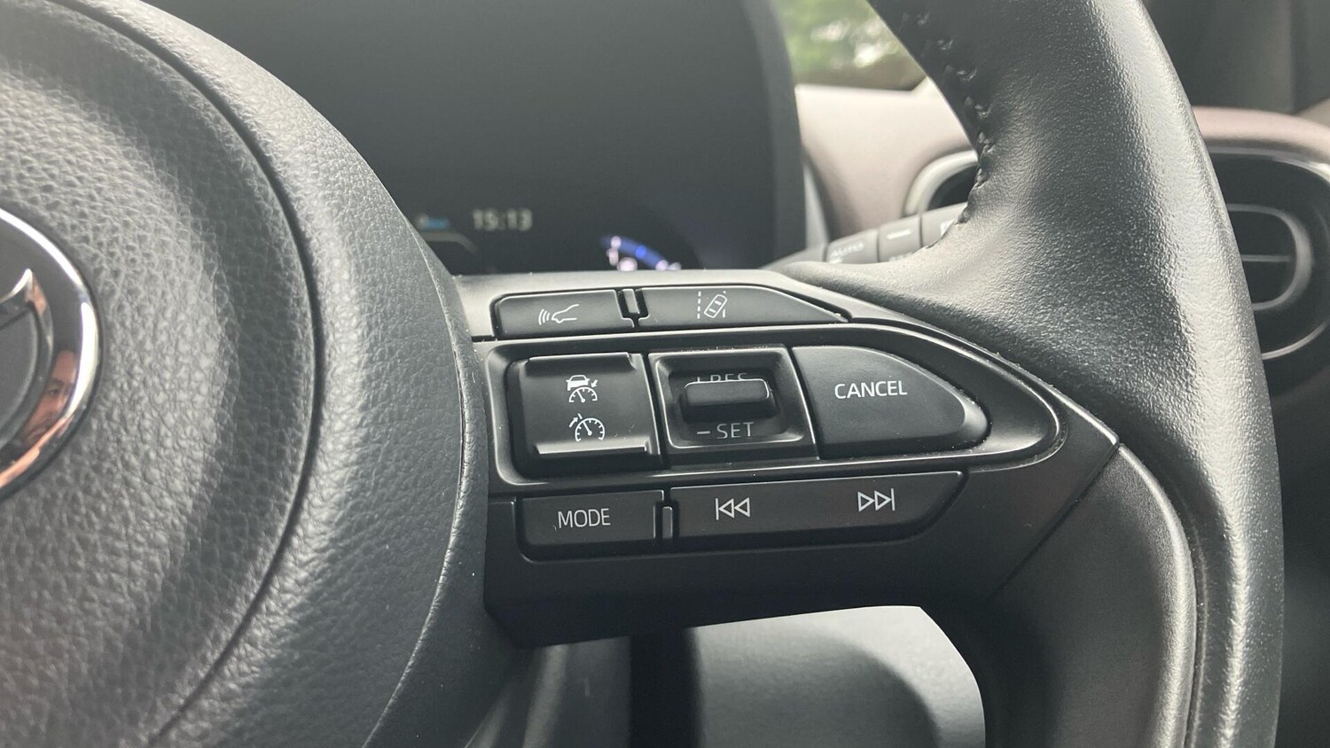 Used Toyota Yaris Cross 2023 for sale - 76824895: Photo 18