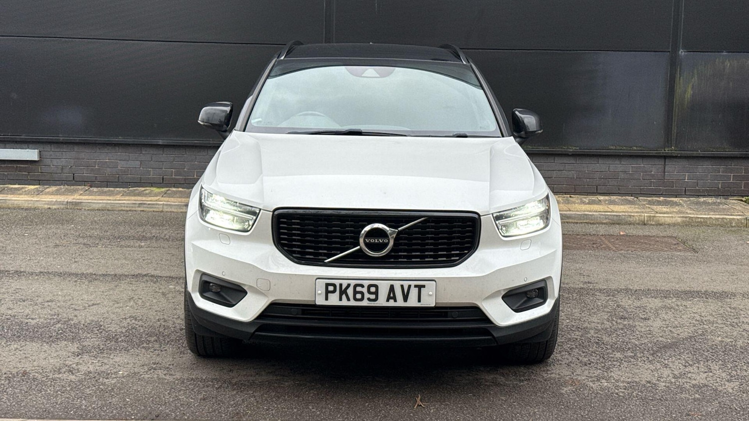 Used Volvo XC40 2020 for sale - 77016711: Photo 2