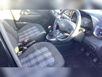 Used Hyundai i10 2023 for sale - 76994192: Photo