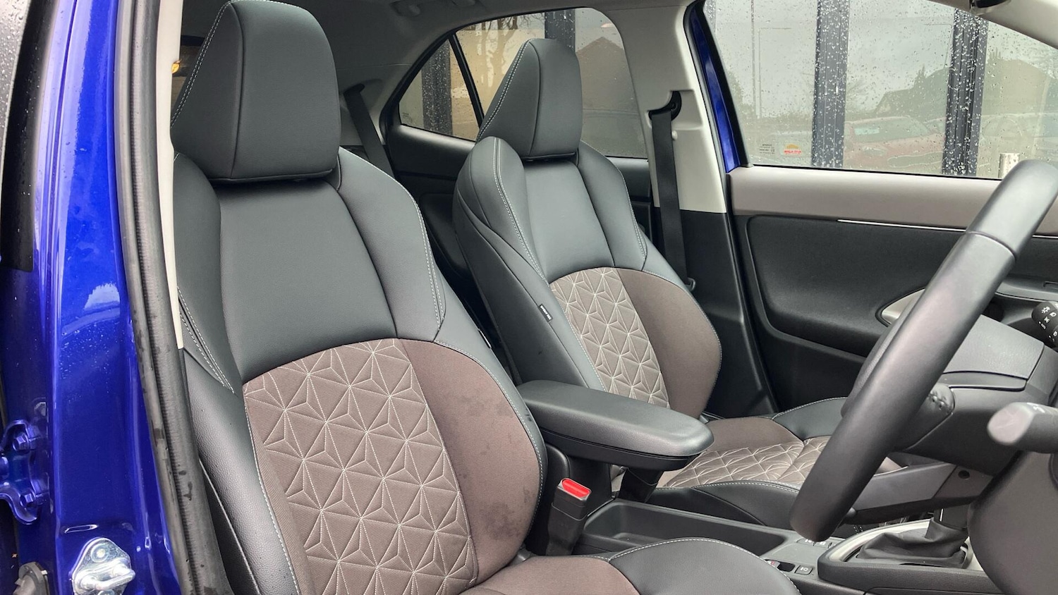 Used Toyota Yaris Cross 2024 for sale - 77412044: Photo 9