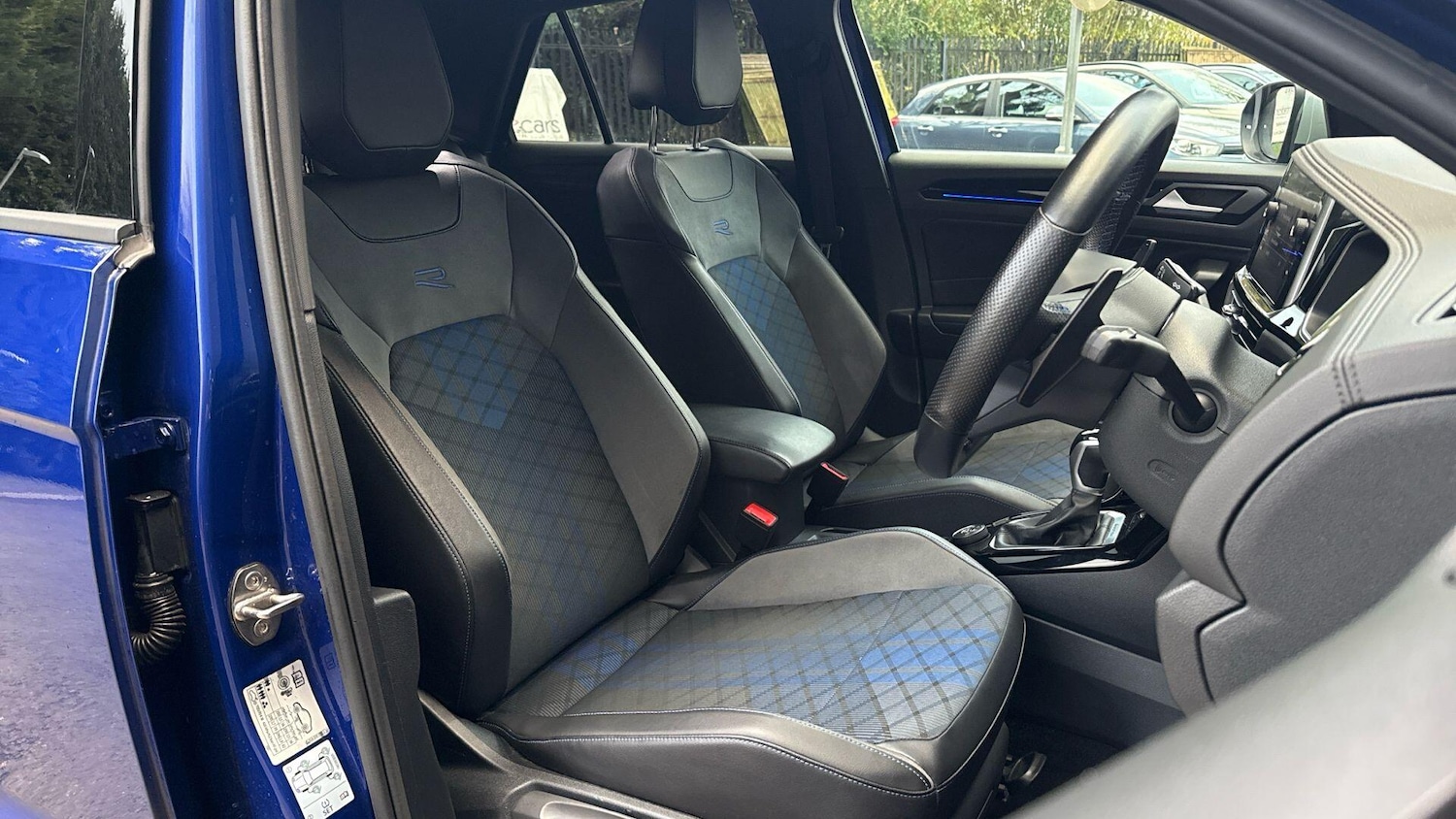 Used Volkswagen T-Roc 2022 for sale - 77016137: Photo 14