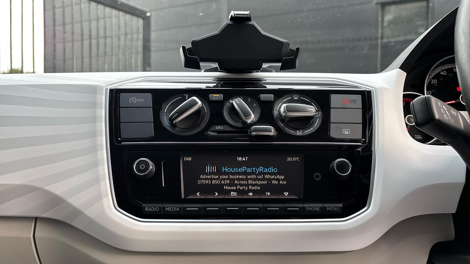 Used Volkswagen up! 2018 for sale - 76772810: Photo 10