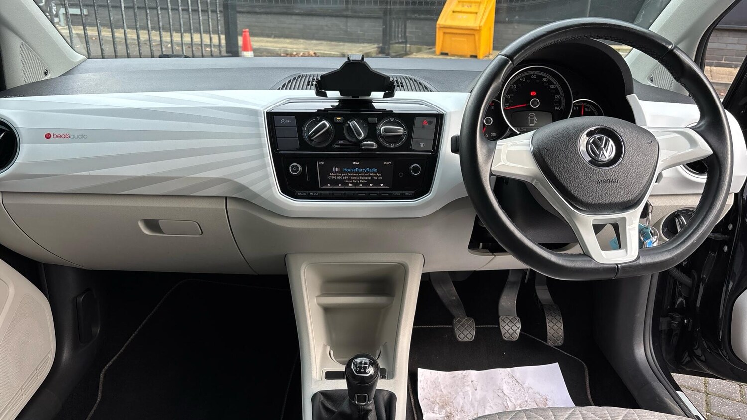 Used Volkswagen up! 2018 for sale - 76772810: Photo 6