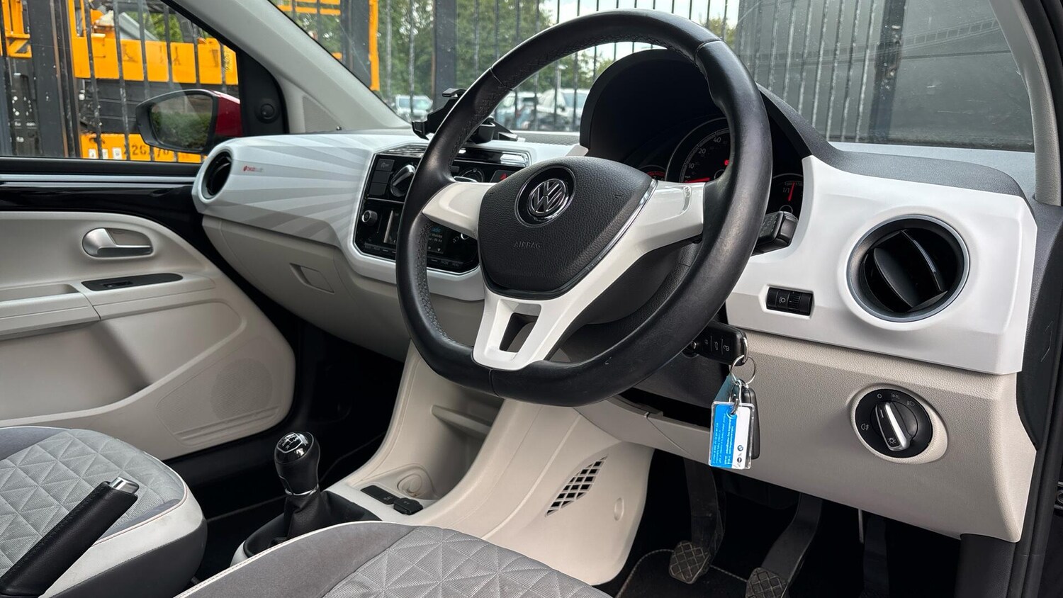 Used Volkswagen up! 2018 for sale - 76772810: Photo 8