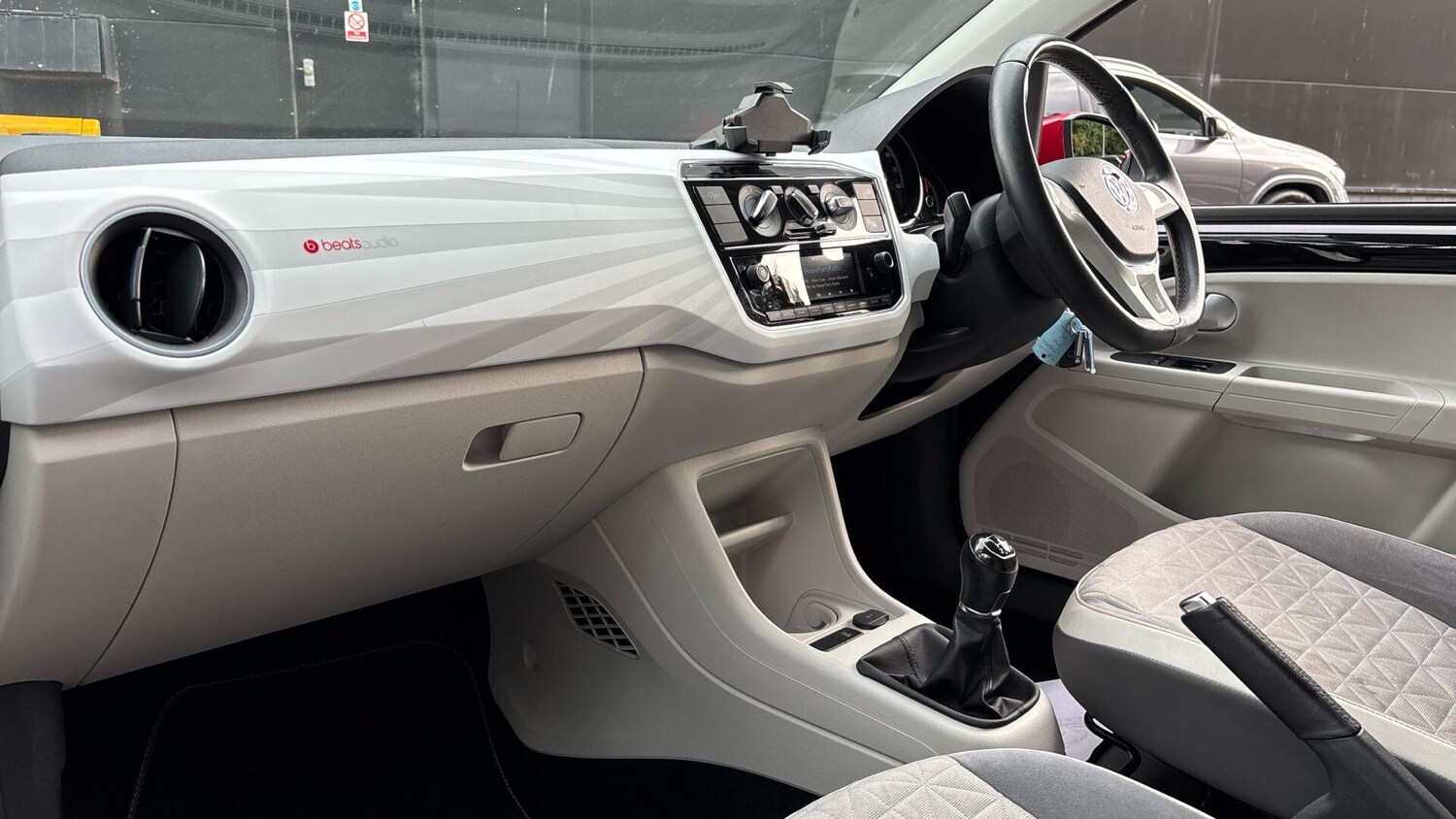 Used Volkswagen up! 2018 for sale - 76772810: Photo 9