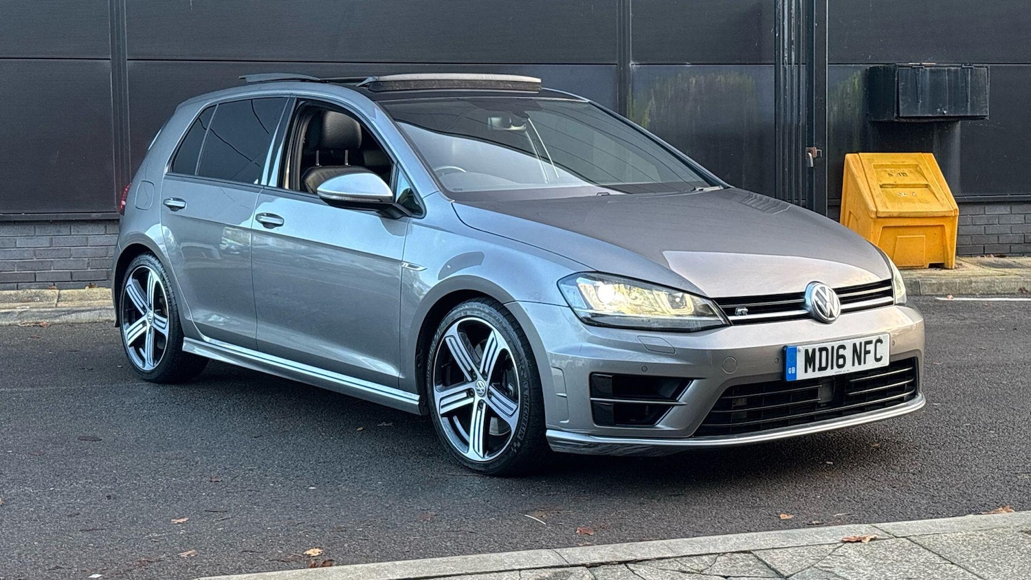 Used Volkswagen Golf 2016 for sale - 76772789: Photo 1