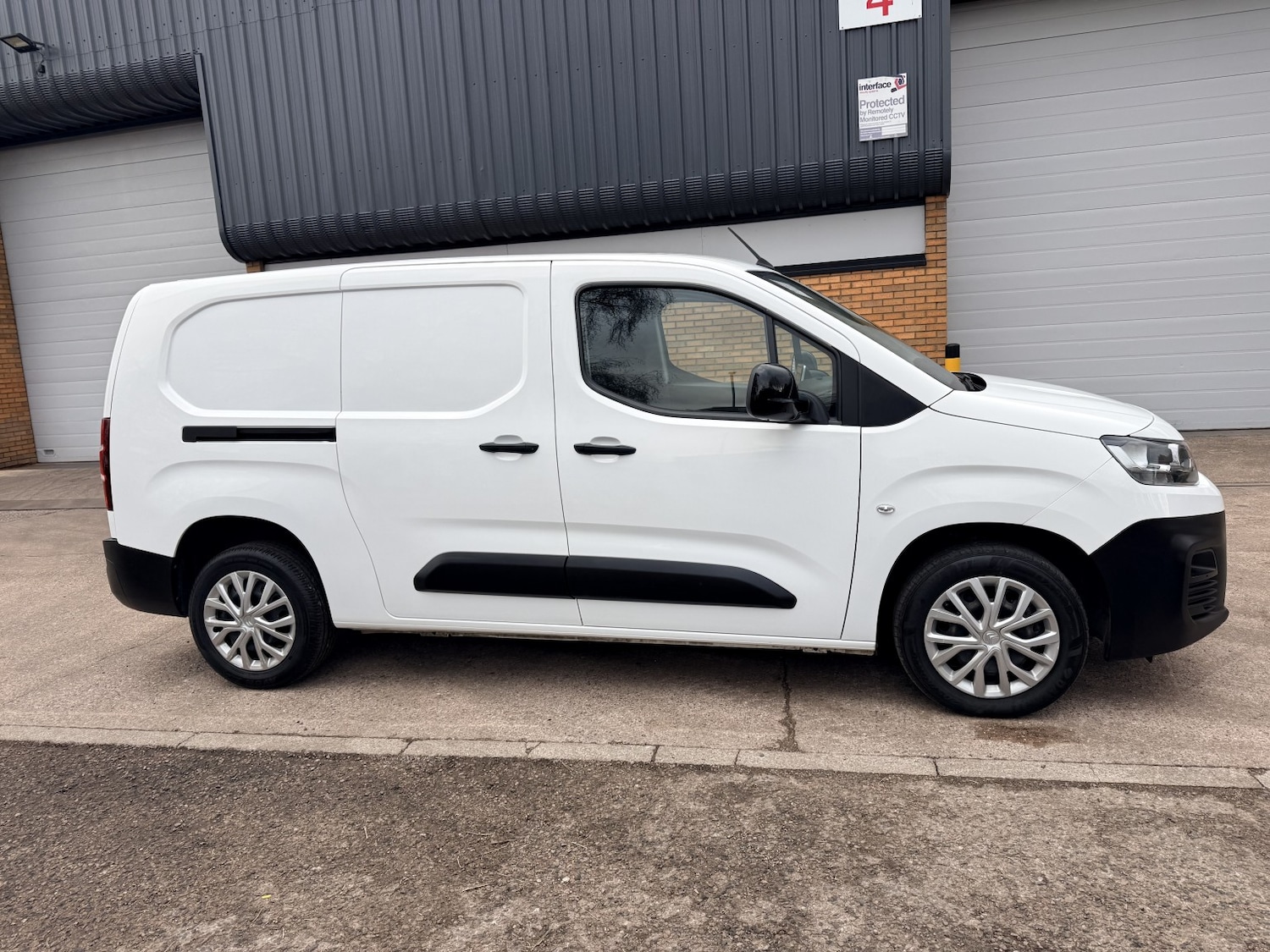 Used Citroen Berlingo 2022 for sale - 77377789: Photo 2
