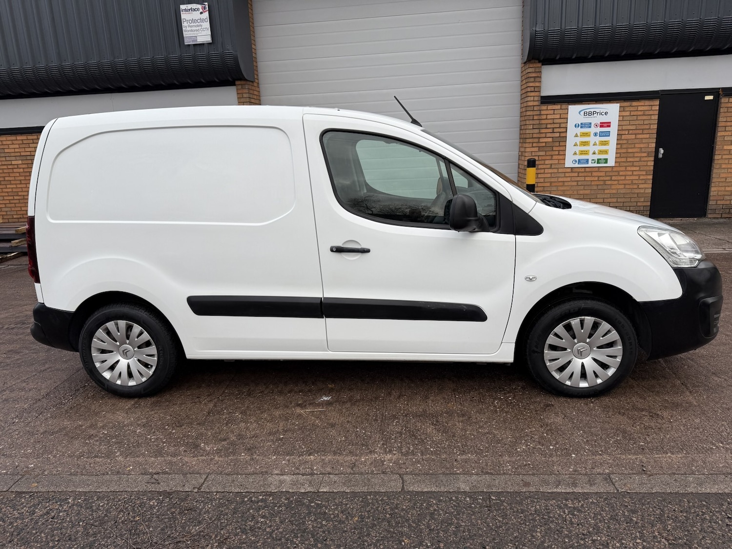 Used Citroen Berlingo 2017 for sale - 76884825: Photo 4