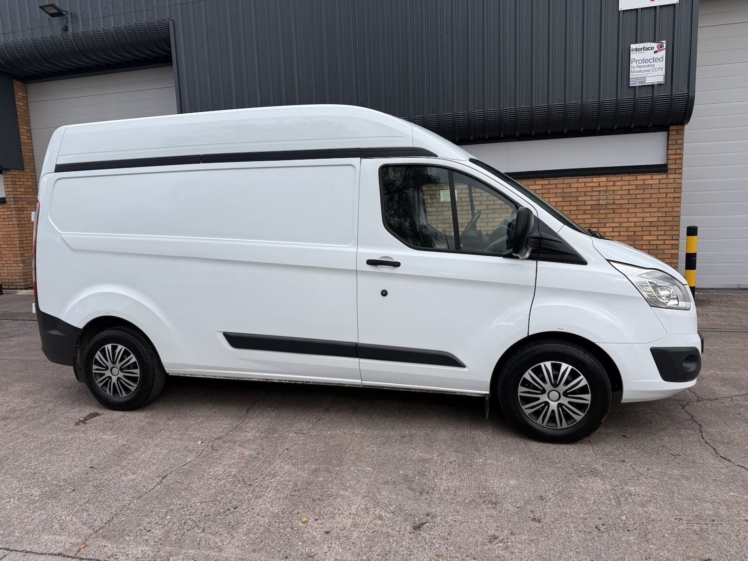 Used Ford Transit Custom 2017 for sale - 76631454: Photo 2