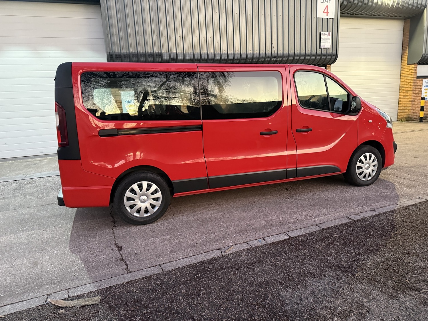 Used Vauxhall Vivaro 2016 for sale - 77008210: Photo 2