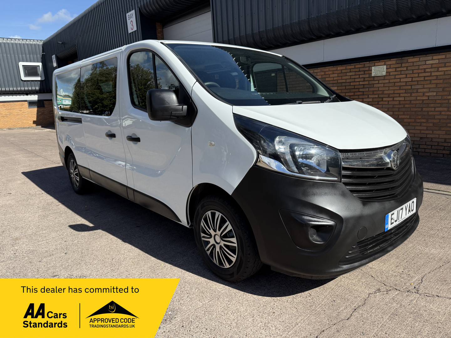Used Vauxhall Vivaro 2017 for sale - 76070313: Photo 1
