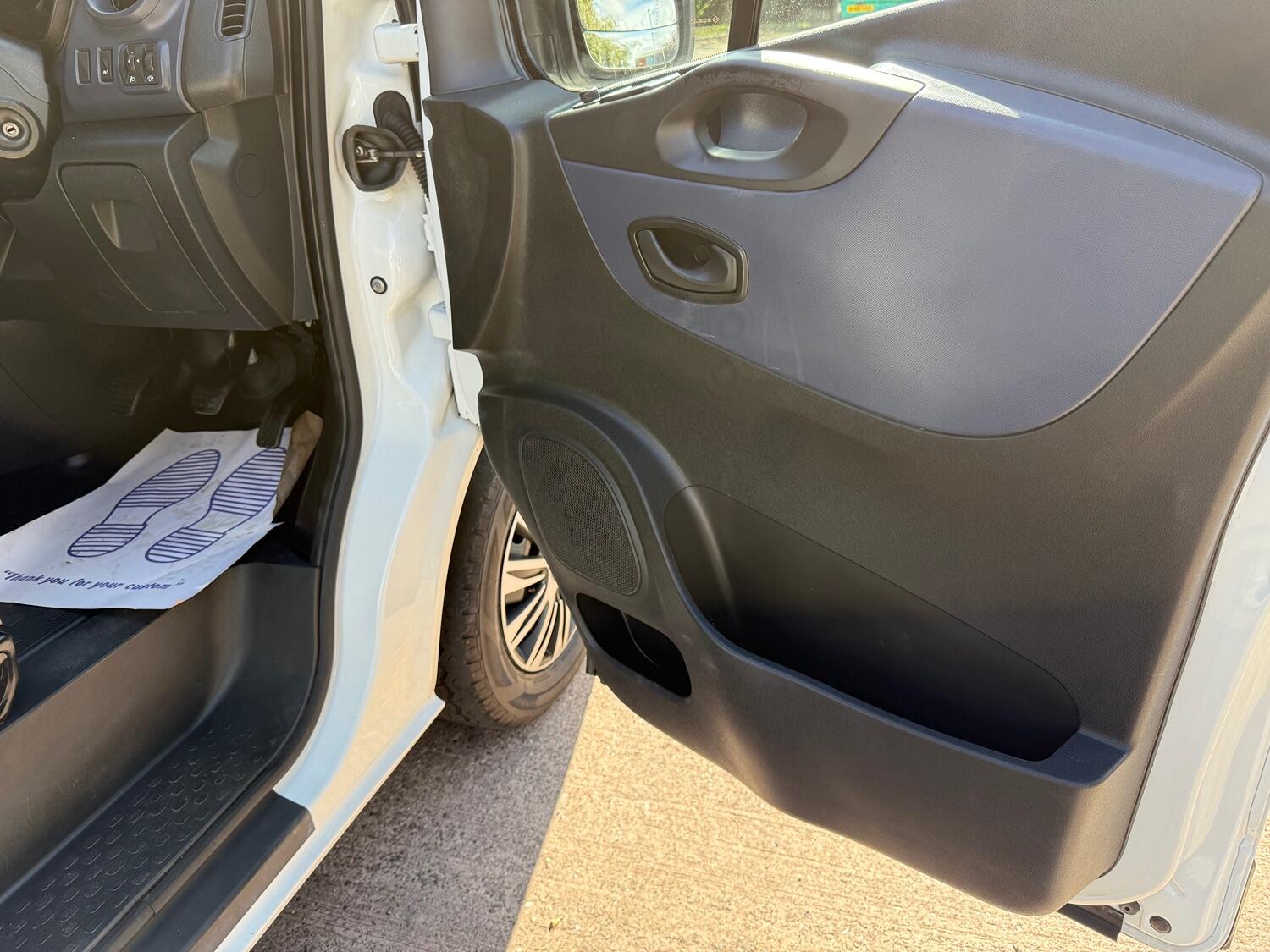 Used Vauxhall Vivaro 2017 for sale - 76070313: Photo 16