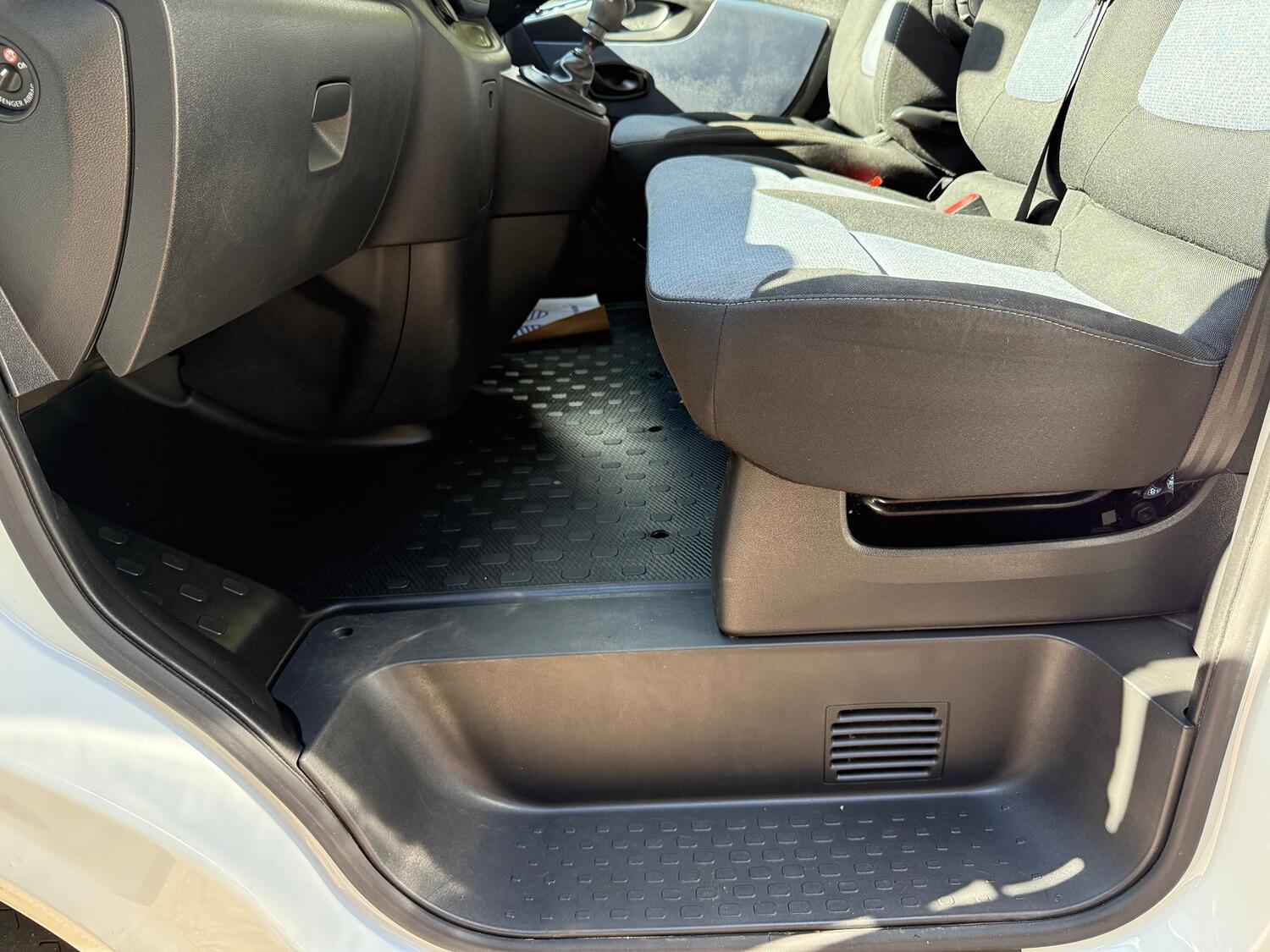 Used Vauxhall Vivaro 2017 for sale - 76070313: Photo 19