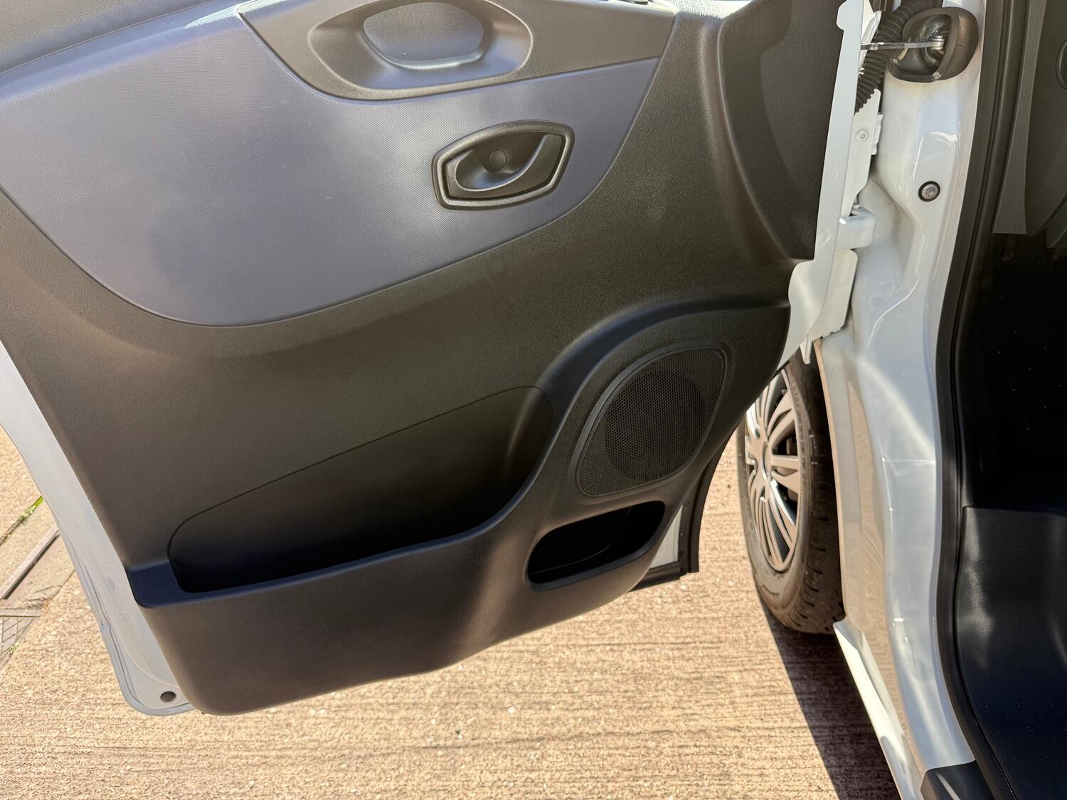 Used Vauxhall Vivaro 2017 for sale - 76070313: Photo 21