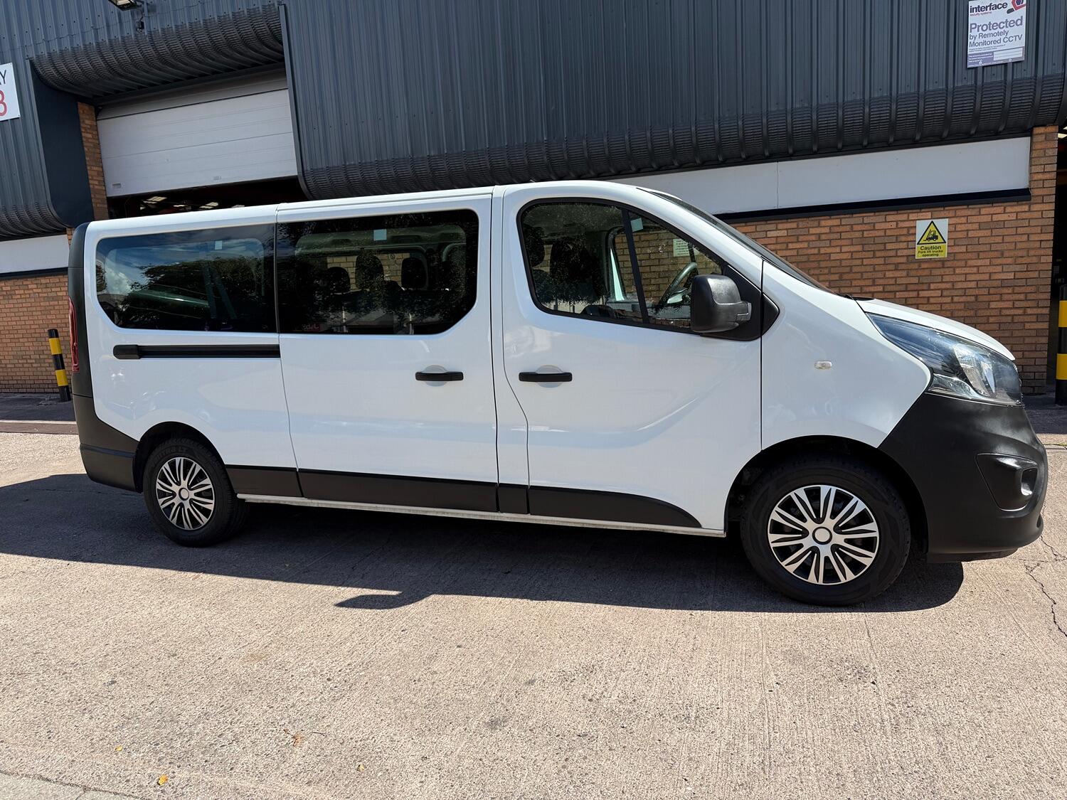 Used Vauxhall Vivaro 2017 for sale - 76070313: Photo 3