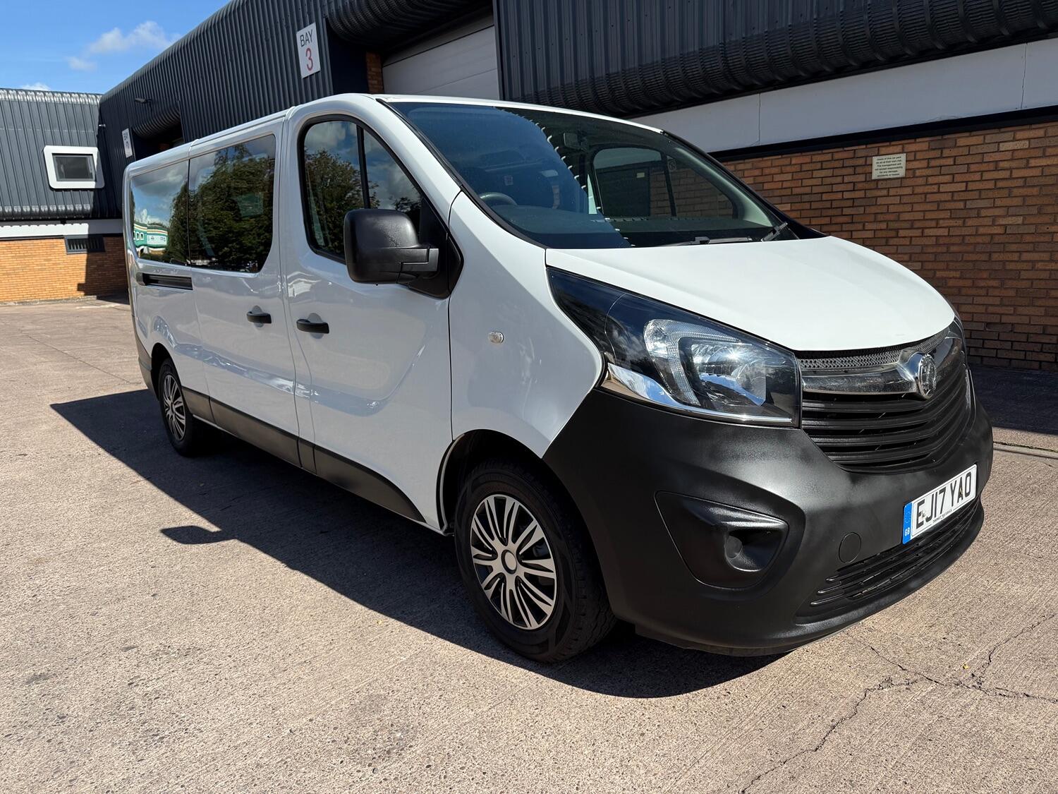 Used Vauxhall Vivaro 2017 for sale - 76070313: Photo 4