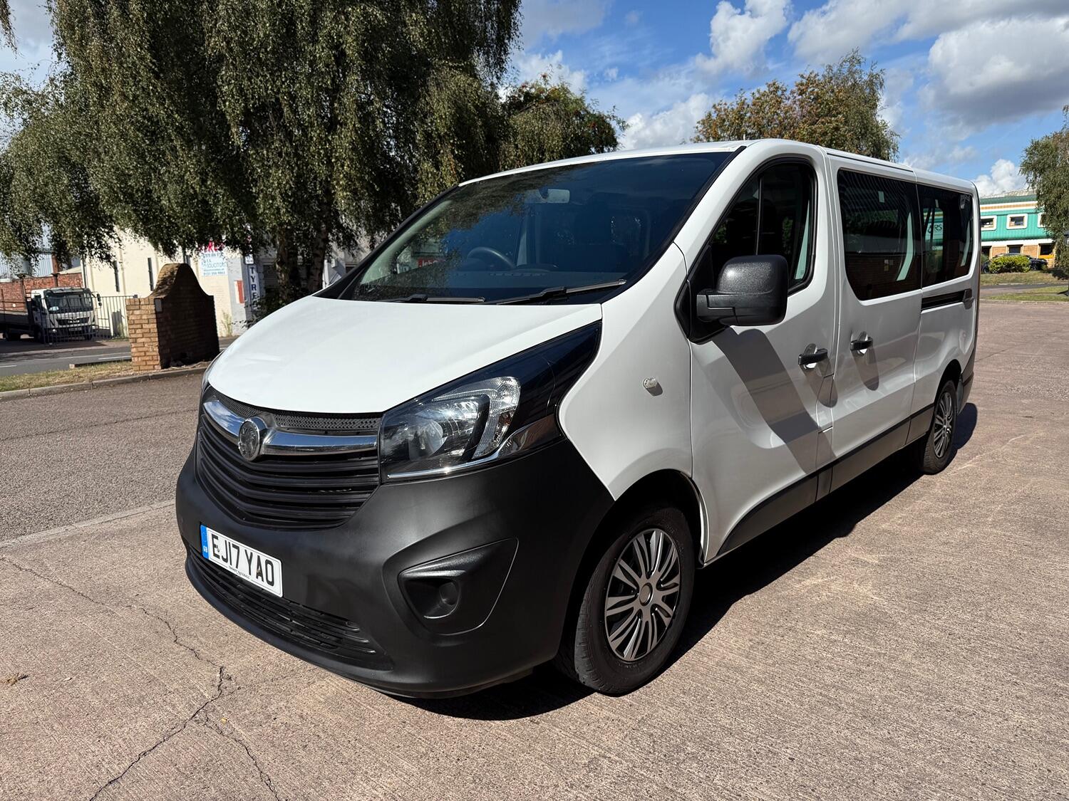 Used Vauxhall Vivaro 2017 for sale - 76070313: Photo 6
