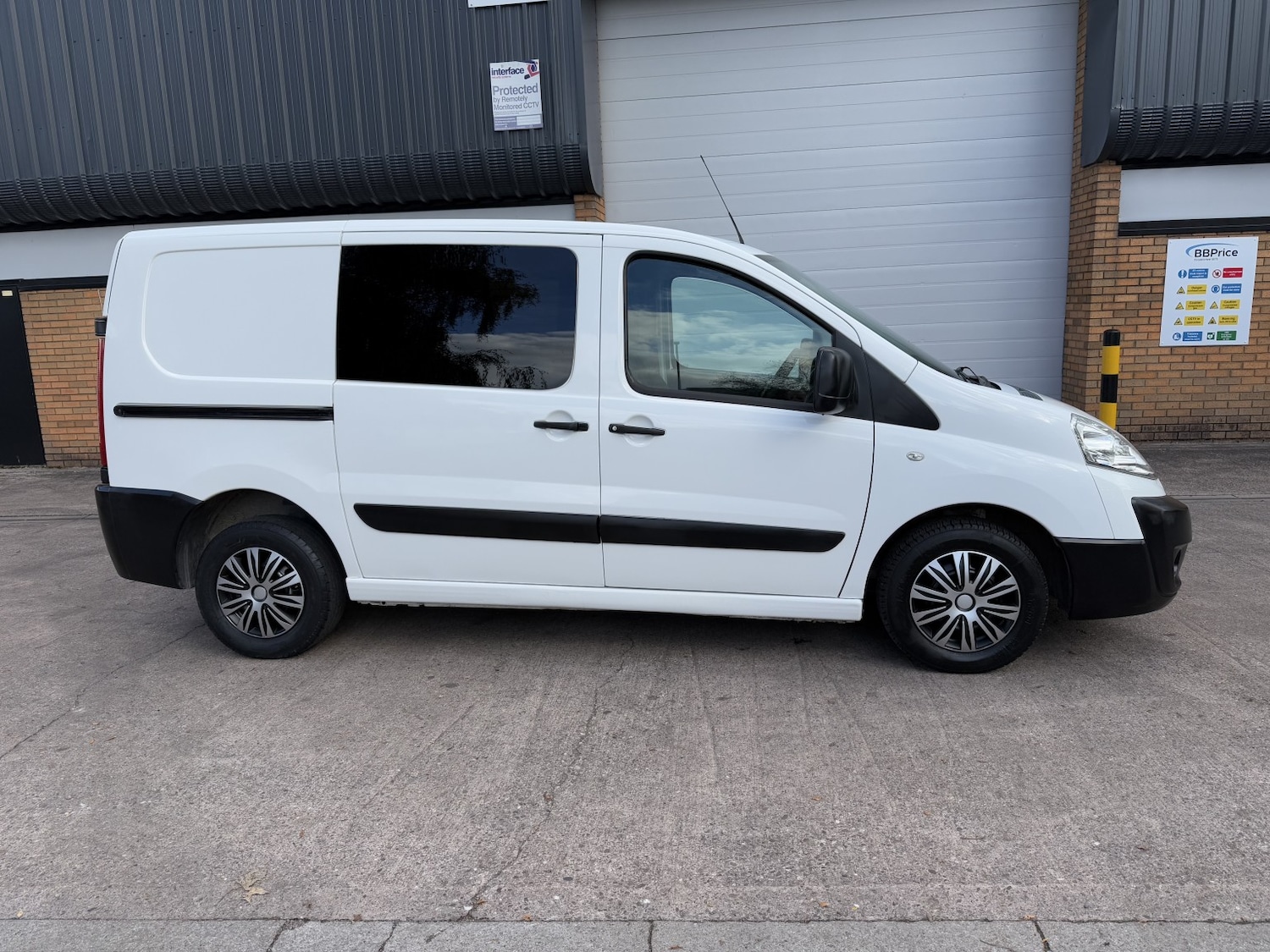 Used Peugeot Expert 2015 for sale - 76369298: Photo 2