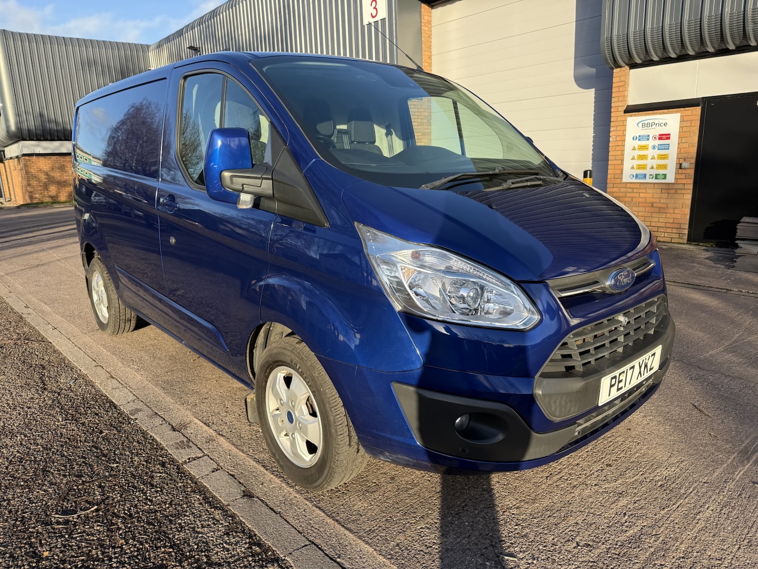 Used Ford Transit Custom 2017 for sale - 76918468: Photo 2