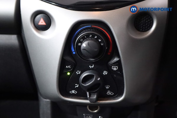 Used Toyota AYGO 2017 for sale - 76219461: Photo 25