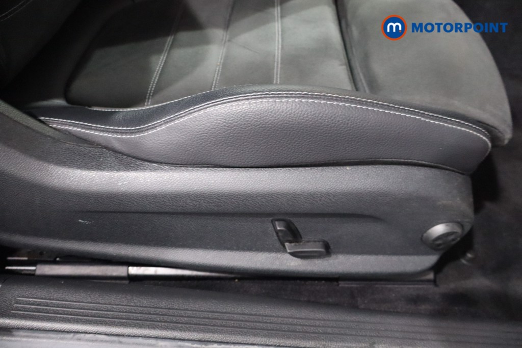 Used Mercedes-Benz C Class 2019 for sale - 76862663: Photo 30