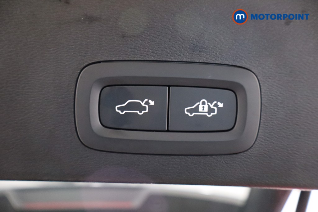 Used Volvo XC40 2023 for sale - 76777653: Photo 44