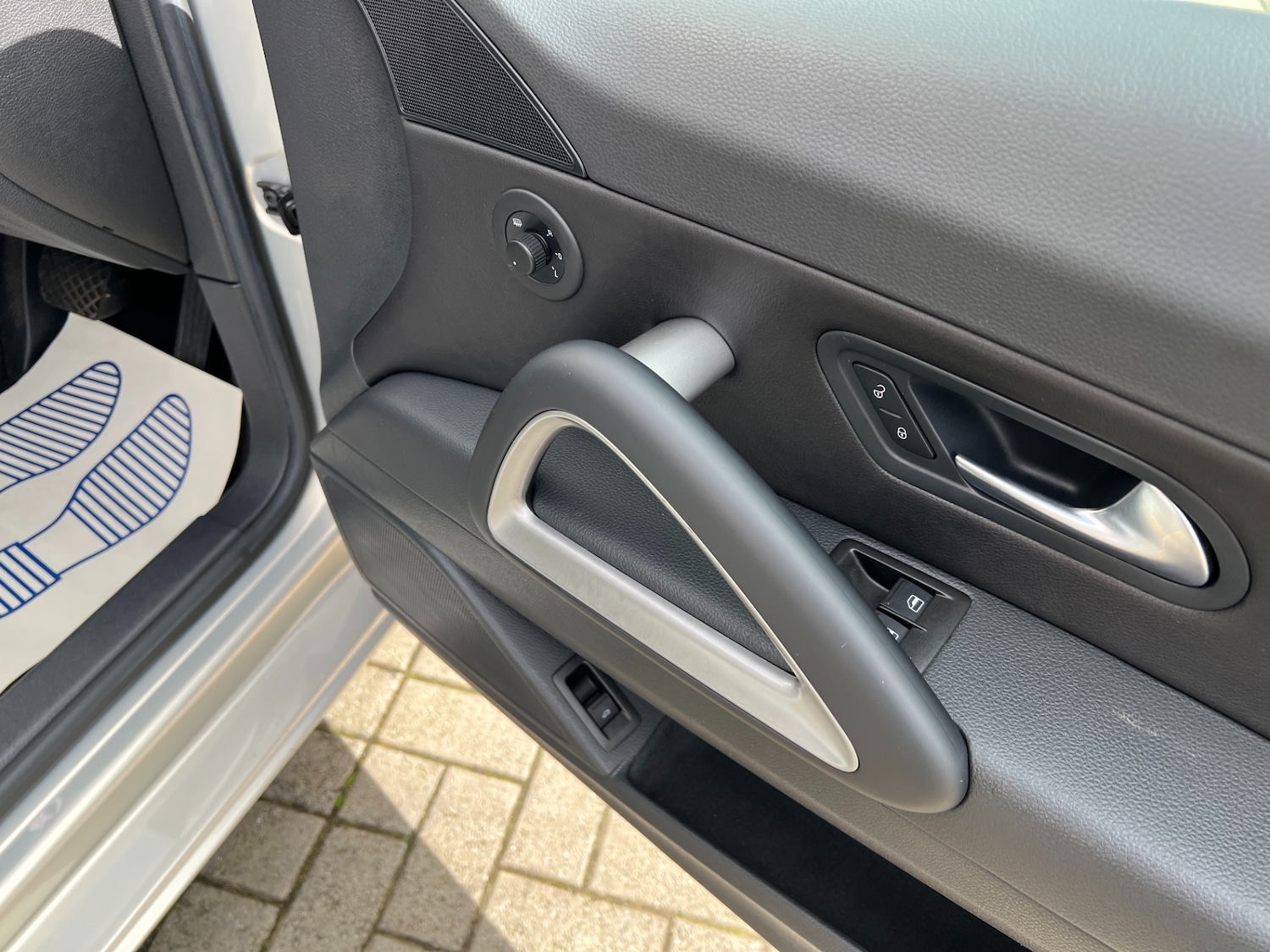 Used Volkswagen Scirocco 2009 for sale - 77916234: Photo 35