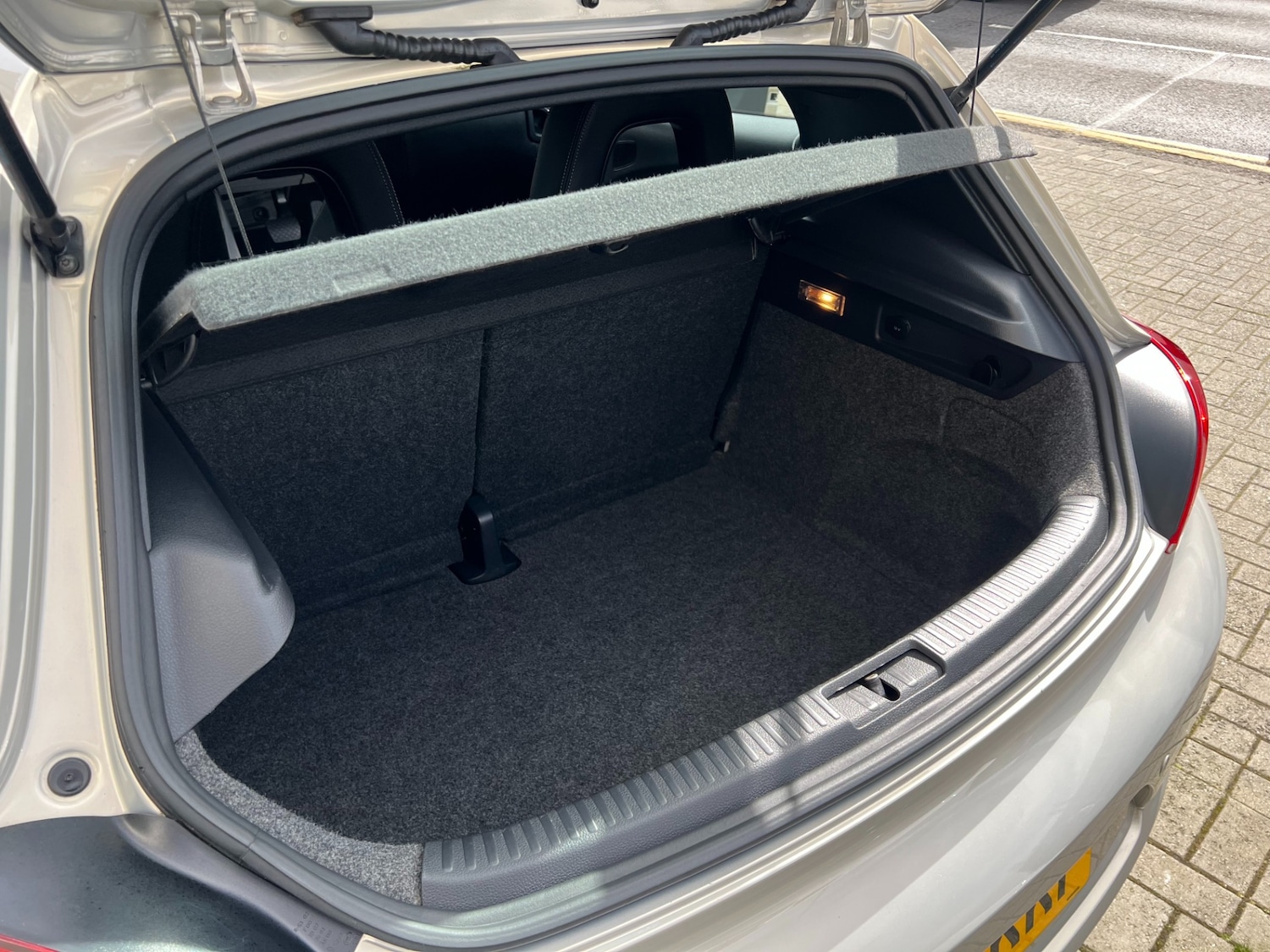 Used Volkswagen Scirocco 2009 for sale - 77916234: Photo 48