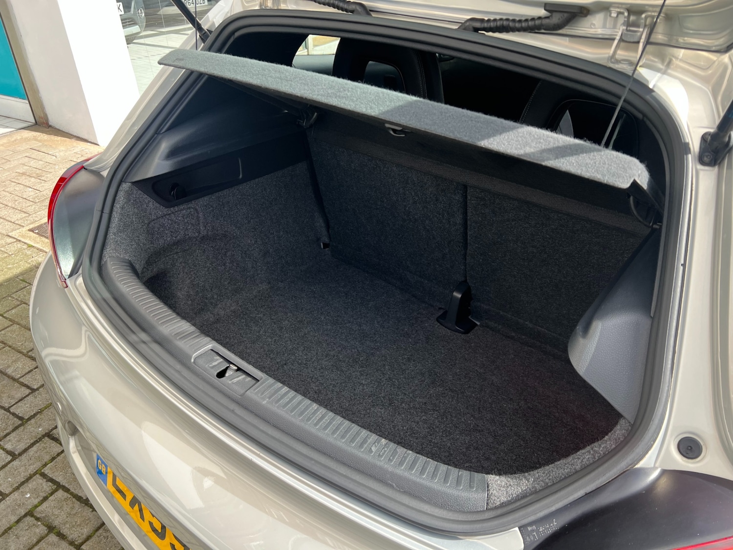 Used Volkswagen Scirocco 2009 for sale - 77916234: Photo 49