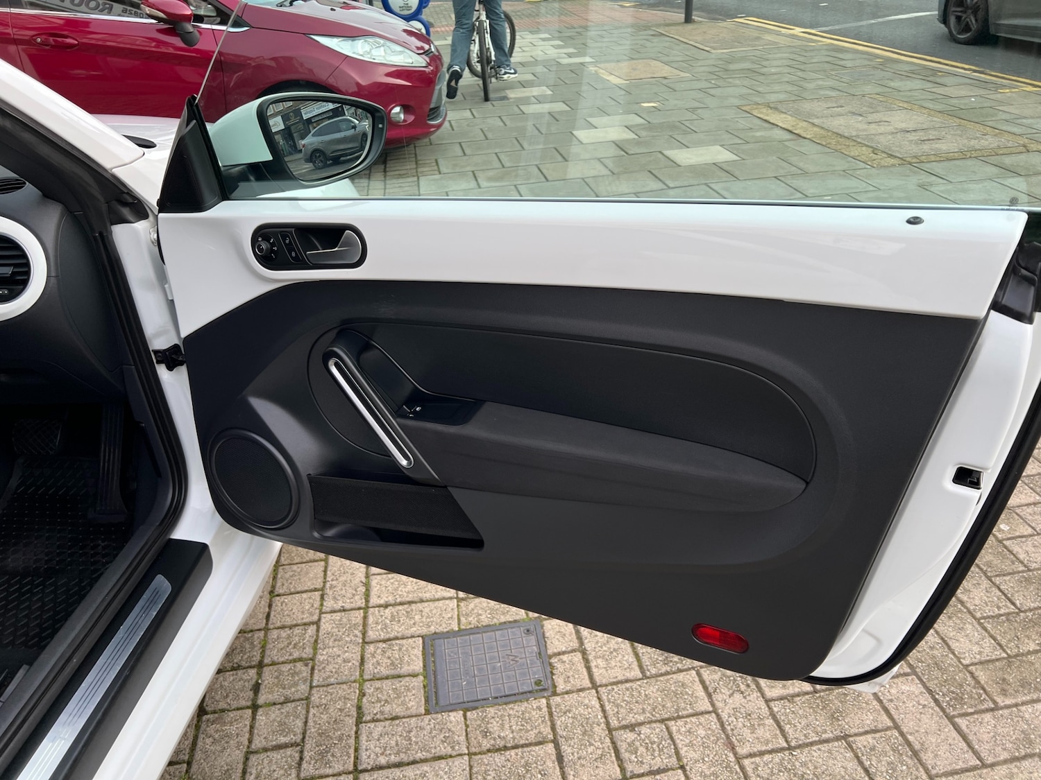 Used Volkswagen Beetle 2014 for sale - 77460392: Photo 31