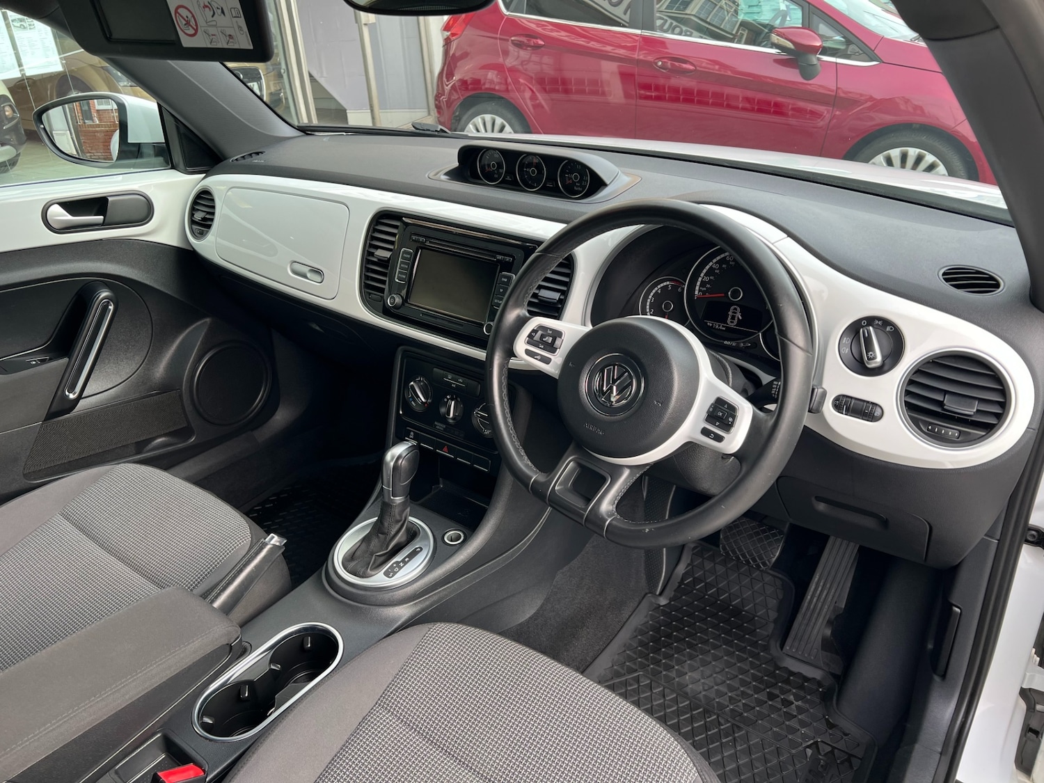 Used Volkswagen Beetle 2014 for sale - 77460392: Photo 32