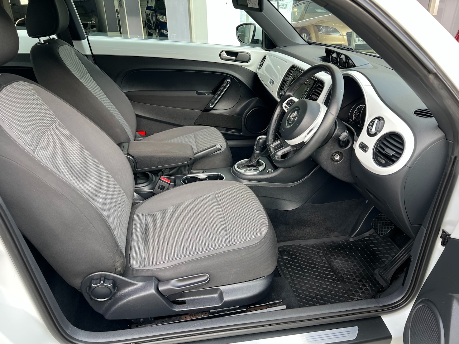 Used Volkswagen Beetle 2014 for sale - 77460392: Photo 35