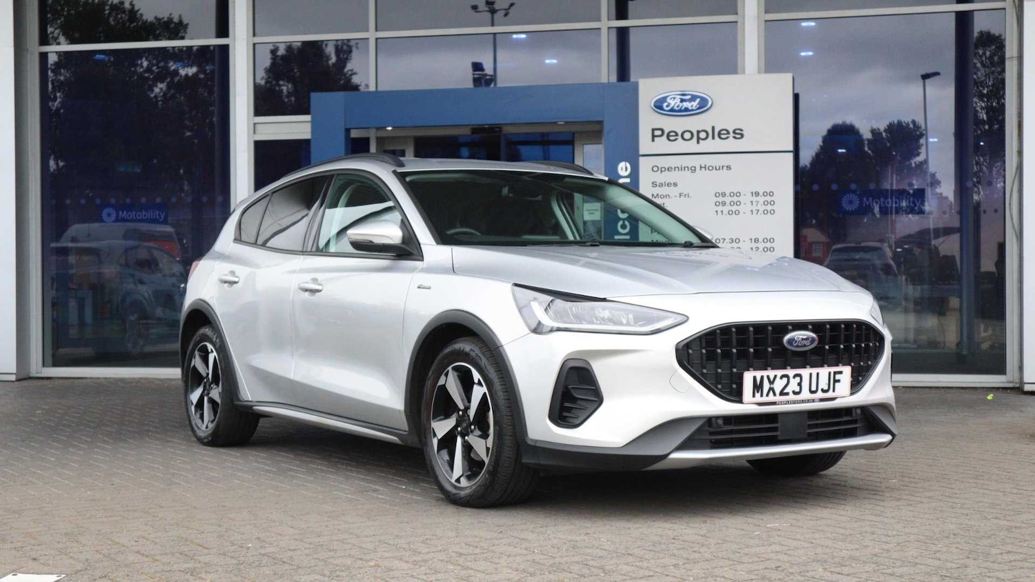 Used Ford Focus 2023 for sale - 76818358: Photo 1