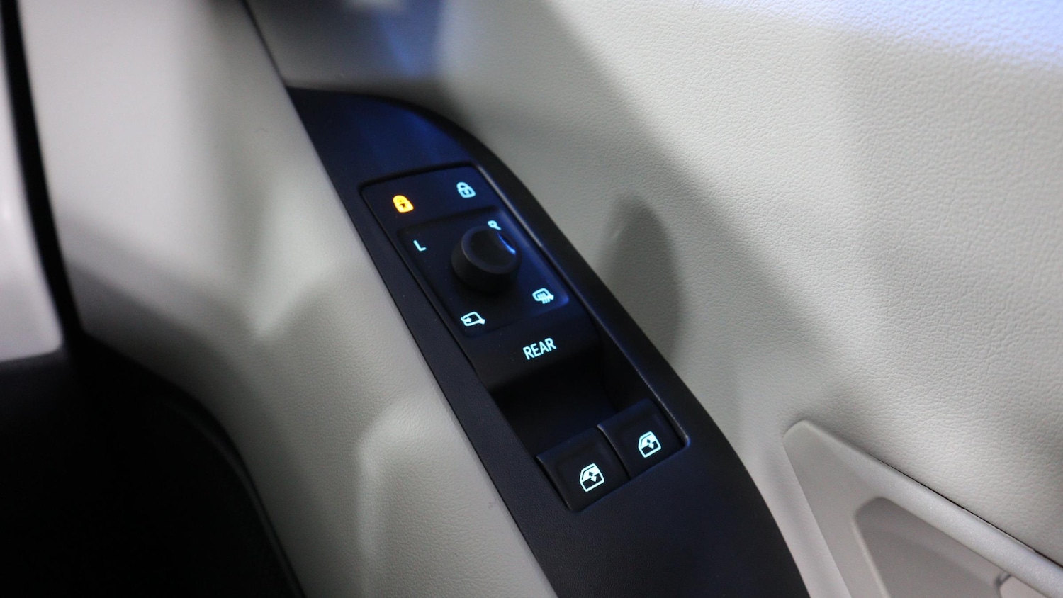 Used Ford Explorer 2024 for sale - 77210212: Photo 36