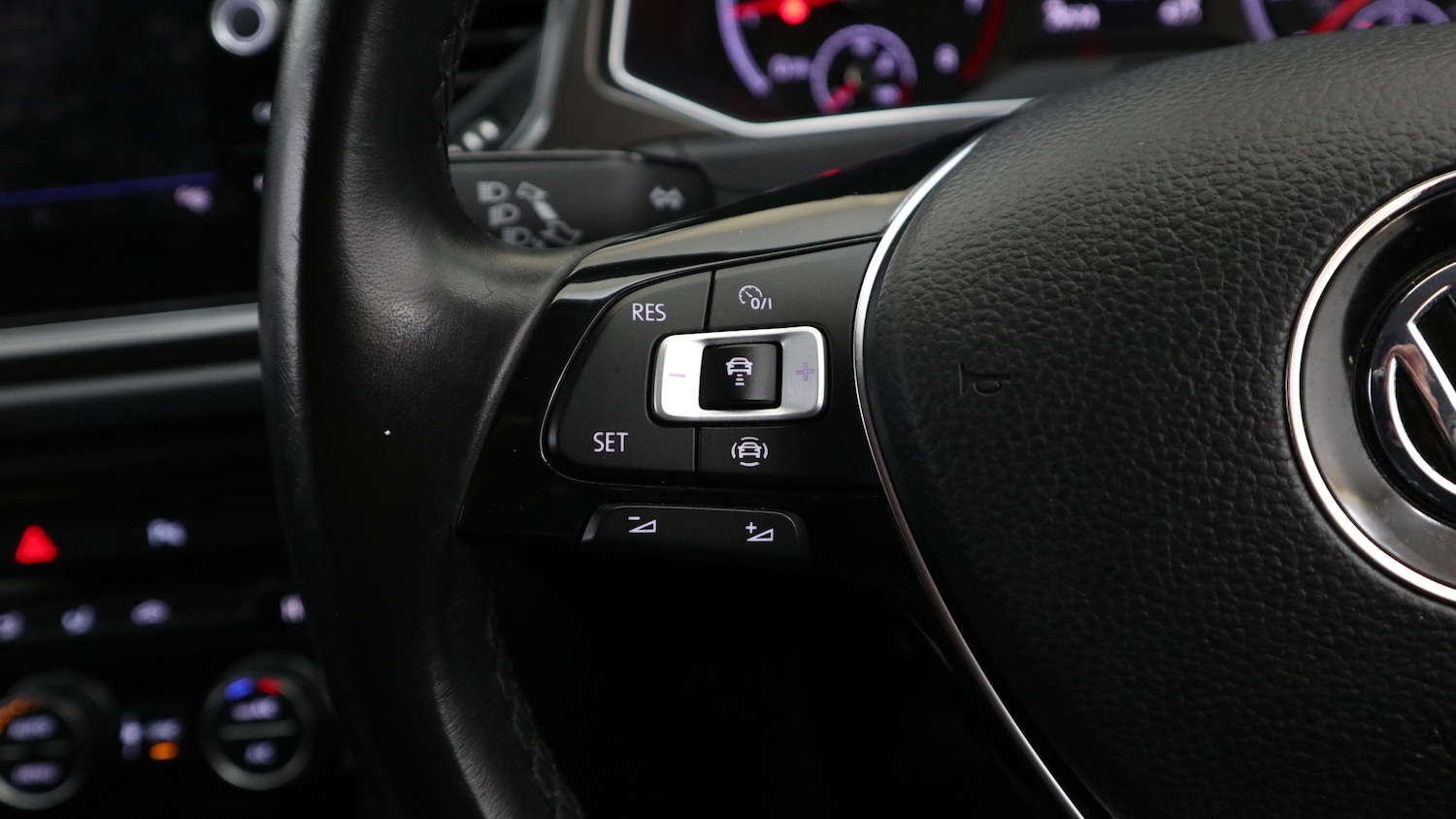 Used Volkswagen T-Roc 2019 for sale - 76818409: Photo 29