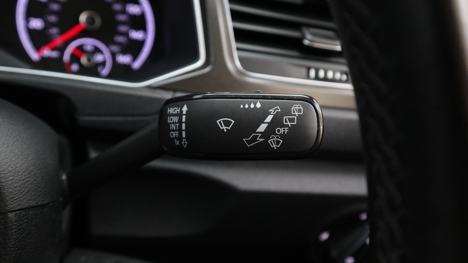 Used Volkswagen T-Roc 2019 for sale - 76818409: Photo 32