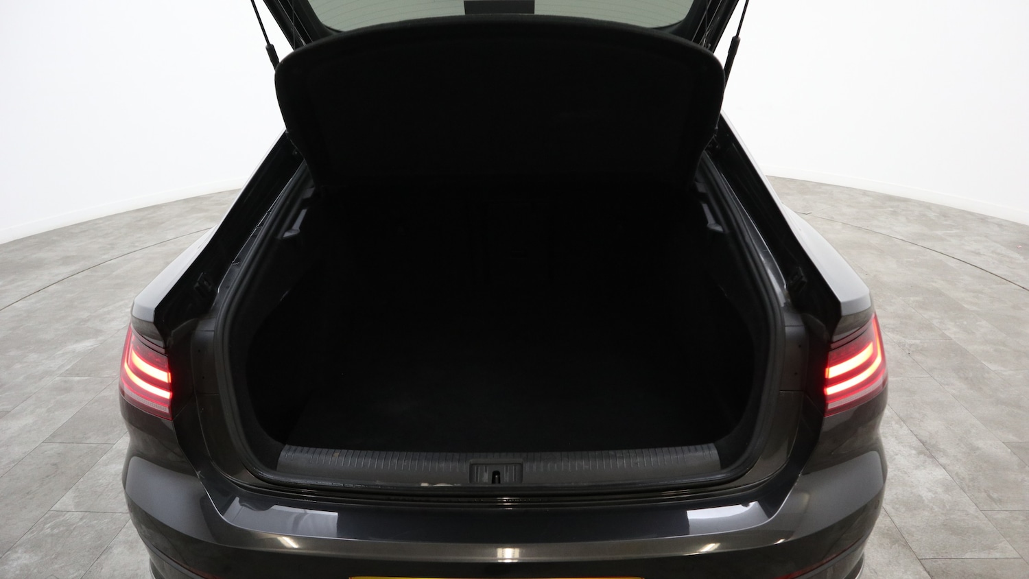 Used Volkswagen Arteon 2017 for sale - 76818405: Photo 28