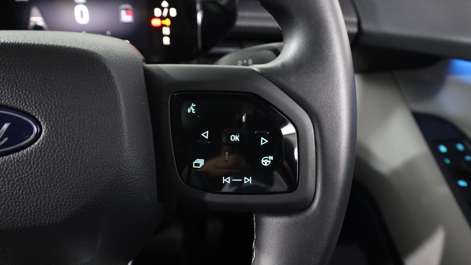 Used Ford Explorer 2024 for sale - 76818349: Photo 30