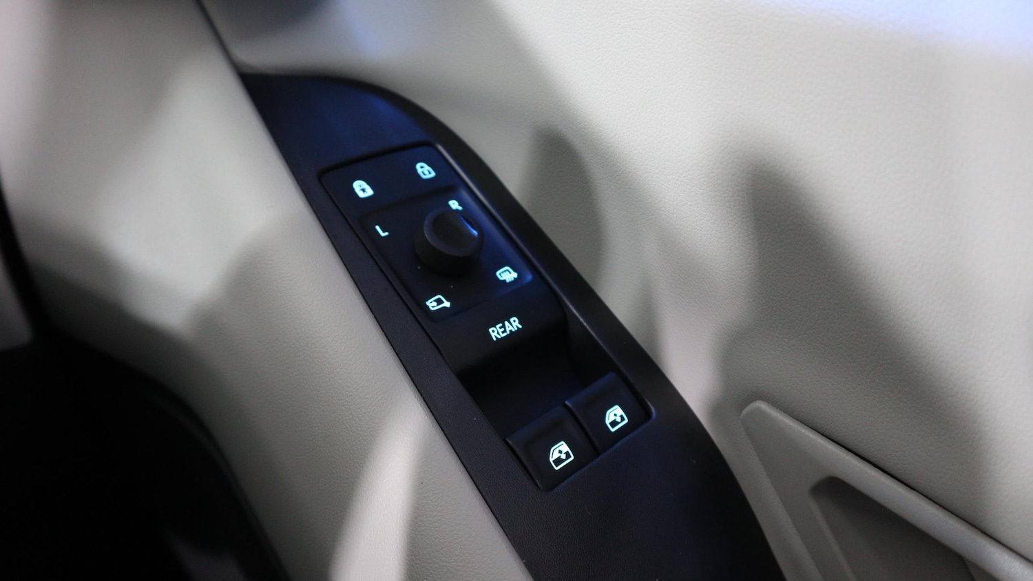 Used Ford Explorer 2024 for sale - 76818349: Photo 37