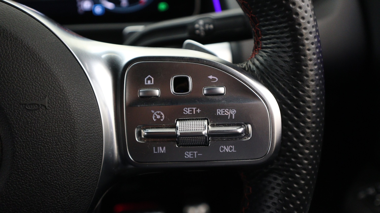 Used Mercedes-Benz GLB 2023 for sale - 76818407: Photo 30