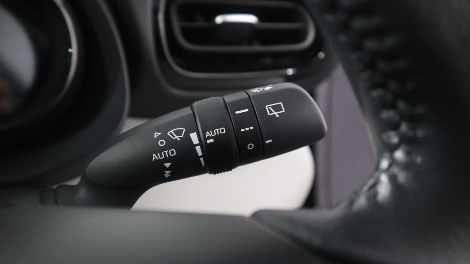 Used Toyota Yaris 2022 for sale - 76818420: Photo 29