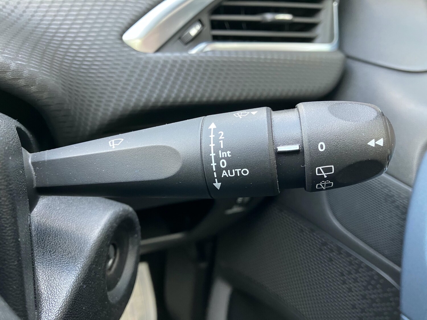 Used Peugeot 2008 2014 for sale - 76380288: Photo 42