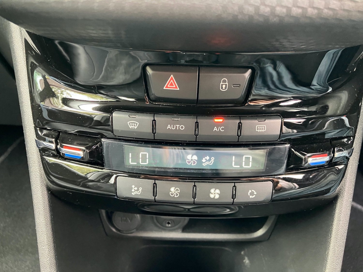 Used Peugeot 2008 2014 for sale - 76380288: Photo 60