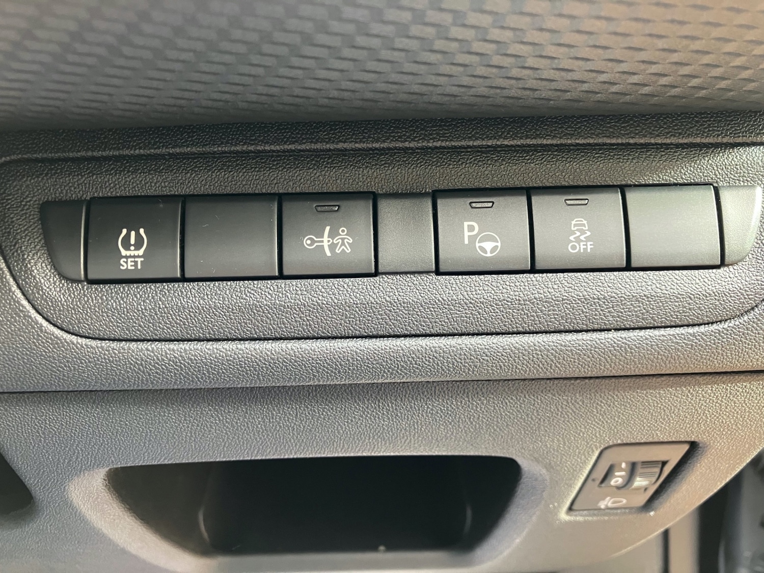 Used Peugeot 2008 2014 for sale - 76380288: Photo 62