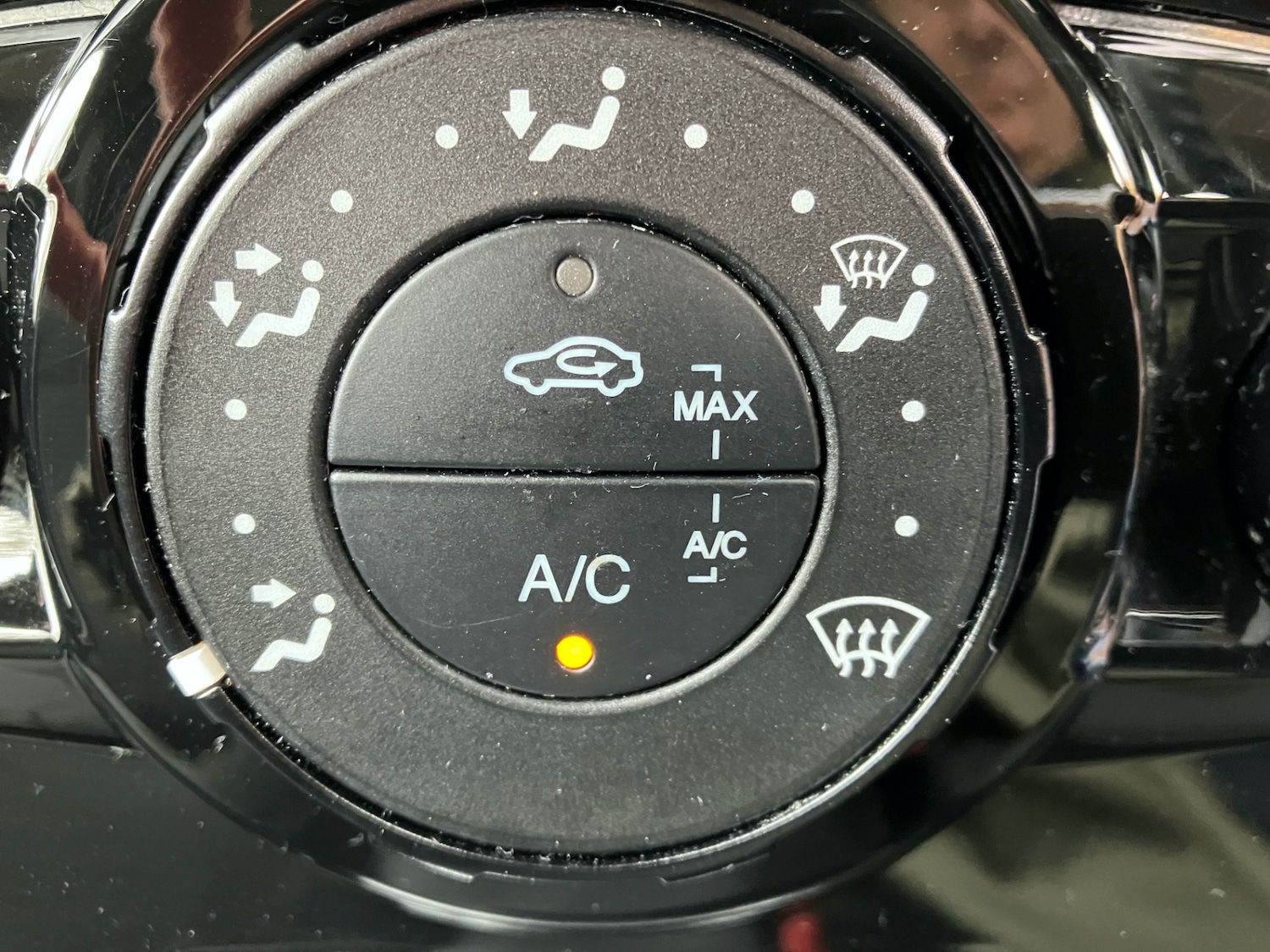 Used Ford Fiesta 2015 for sale - 76380247: Photo 32