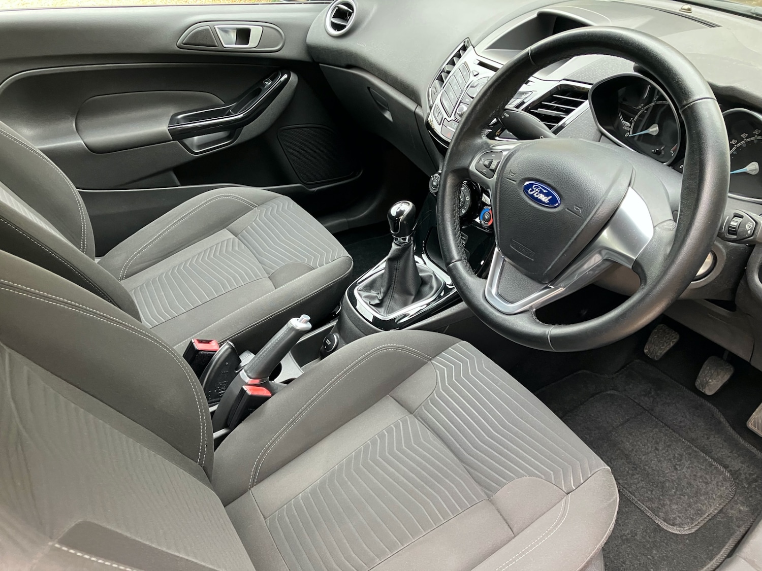 Used Ford Fiesta 2015 for sale - 76380247: Photo 5