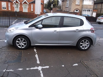Used Peugeot 208 2012 for sale - 77220300: Photo