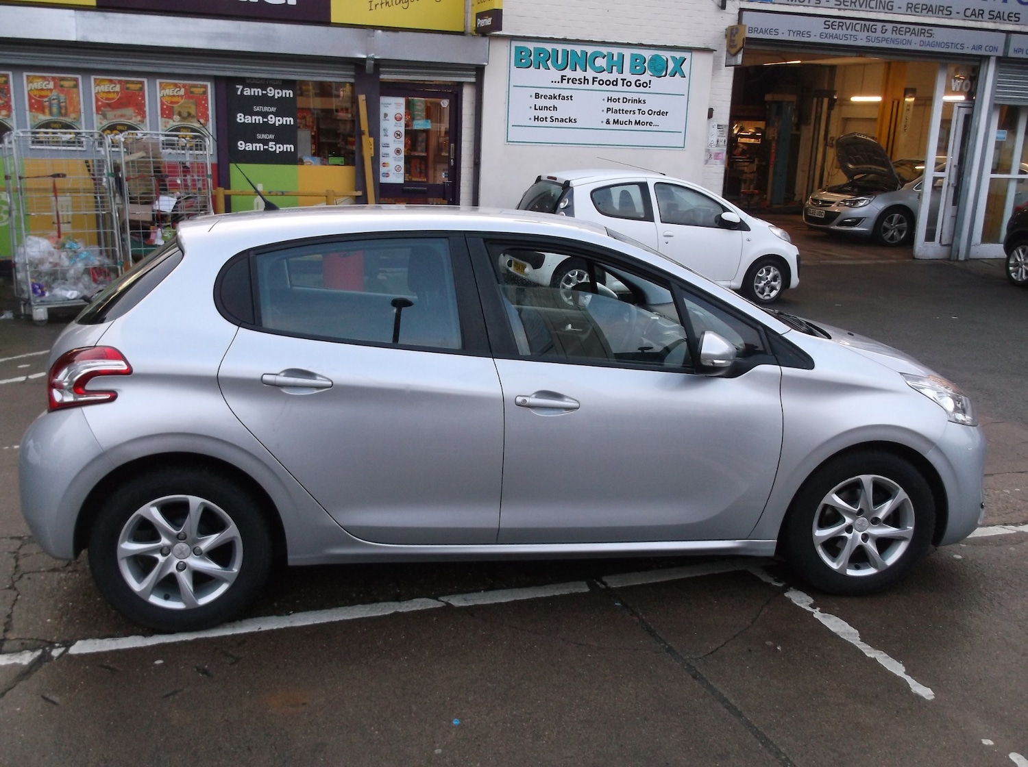 Used Peugeot 208 2012 for sale - 77220300: Photo 7