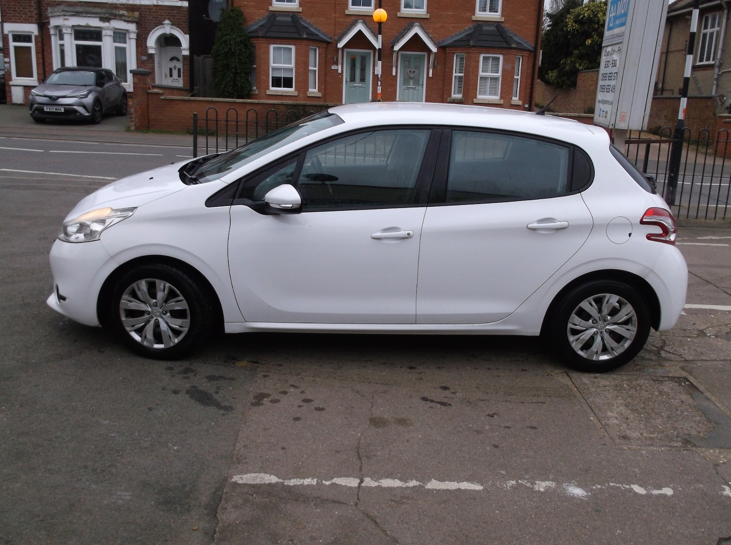 Used Peugeot 208 2014 for sale - 77778920: Photo 4